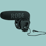 A rode microphone for a camera.